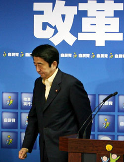 Abe leaves his press conference in Tokyo on July 30, 2007, having rejected calls for his resignation the day after his party was hammered in Upper House elections