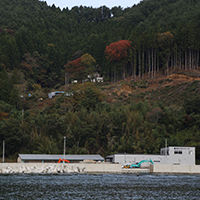 
Kamaishi Hikari Foods Co. purchased the catch from local anglers after the disaster, contributing to the recovery of the fishing industry in the area. | 
釜石ヒカリフーズは震災後、地元の漁師の魚を購入し、地域の水産業復興に貢献している。| 
QATAR FRIENDSHIP FUND

