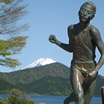 Bronze statue for Hakone long-distance relay race, Kanagawa Pref.