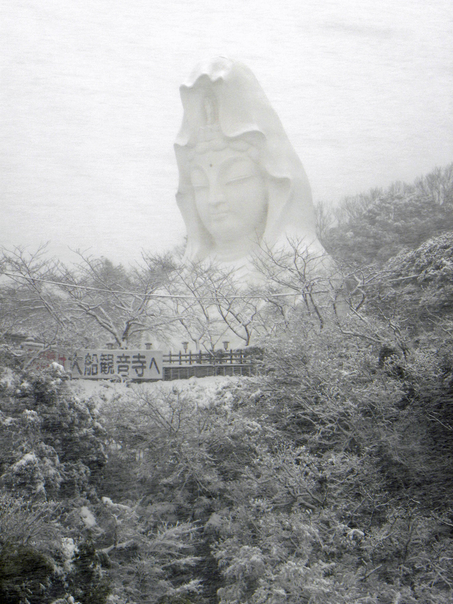 Ofuna Kannon in snowstorm, Kanagawa Pref.