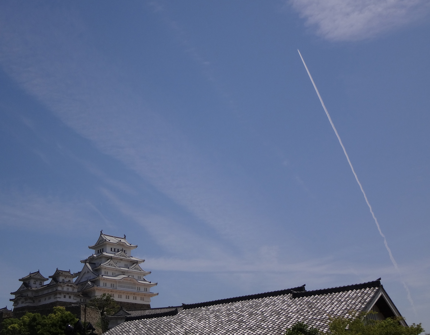 Contrail over Himeji Castle, Hyogo Pref.