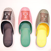 Cloakrooms' <em>pantoufle</em> slippers (¥3,456)