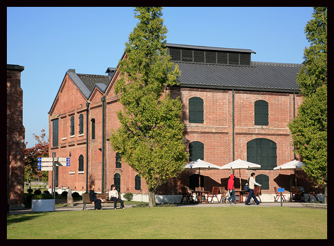 Red-brick buildings of the original factory are preserved in the Noritake Garden.
NORITAKE CO., LIMITED