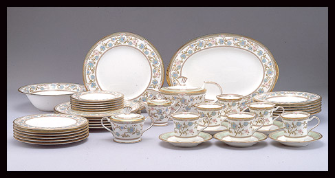 “Yoshino” tableware elegantly blends East and West.
NORITAKE CO., LIMITED