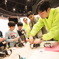 The Qatar Science Campus organized by Tohoku University's School of Engineering in Sendai offers workshops in "experience-based science classes." | QATAR FRIENDSHIP FUND