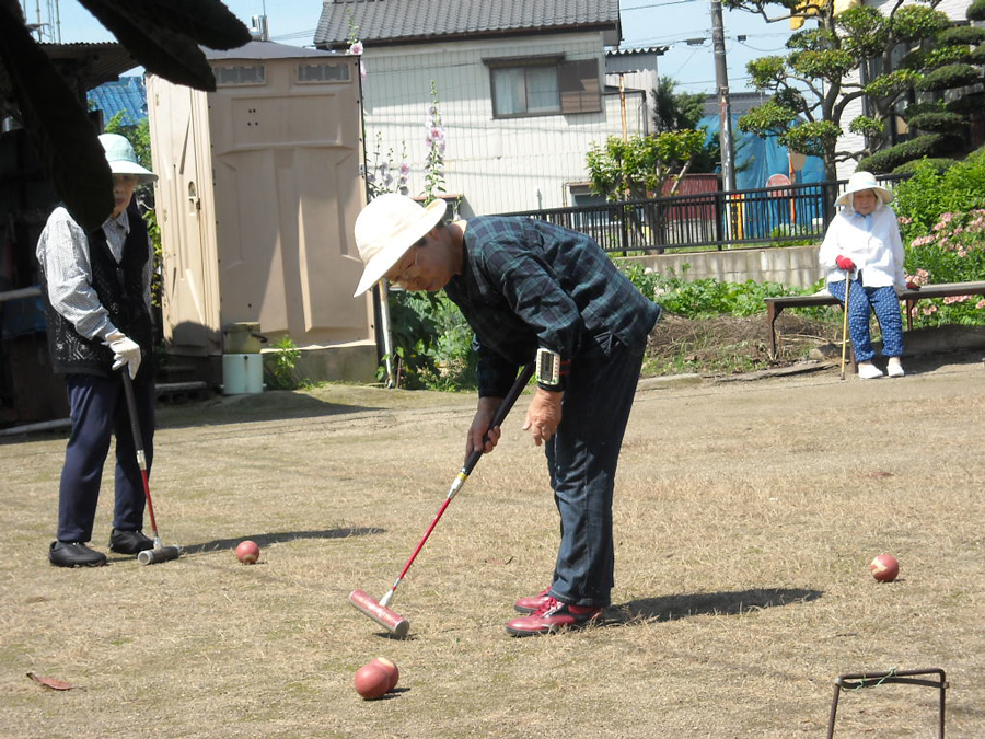 Grandma is ready for grand shot in gateball, Oyama, Tochigi Pref.
