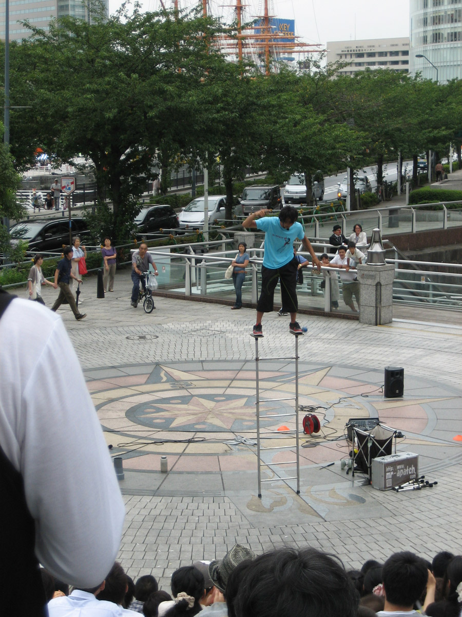 A street entertainer, Minatomirai, Yokohama