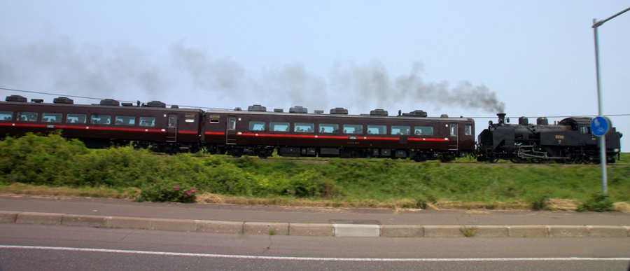 The steam locomotive just passing, Hokkaido