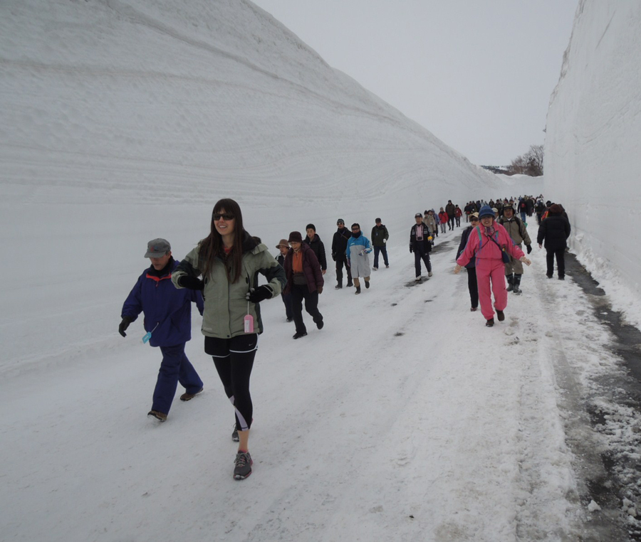 Magnicent Snow Corridor Walking, Hakkoda Mountains, Aomori Pref.