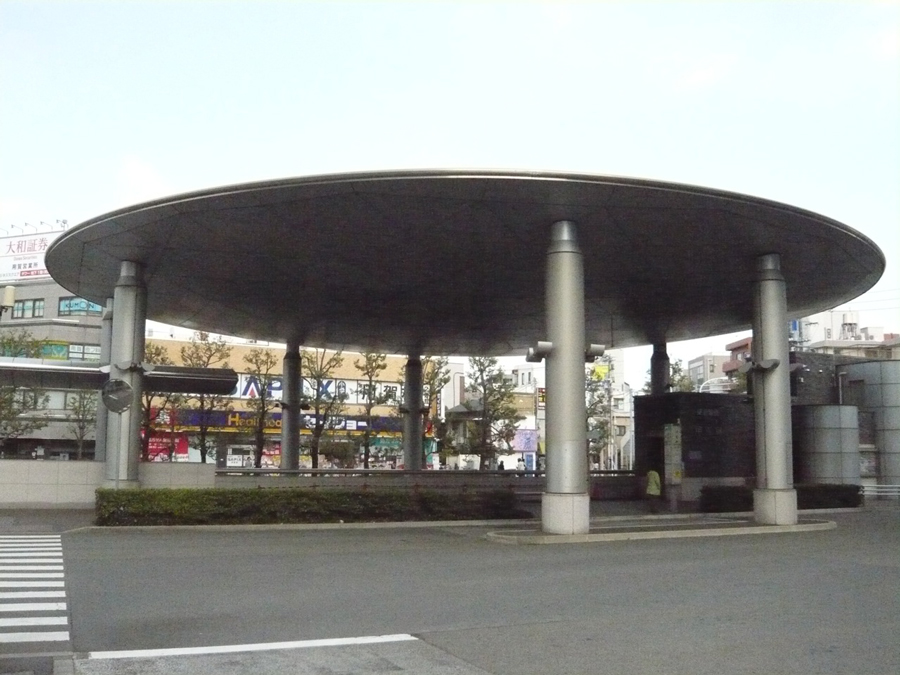 Flying saucer has landed, Yoga Station, Tokyo